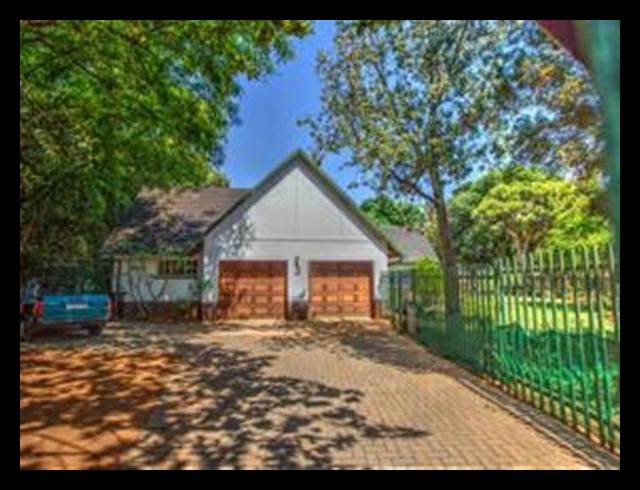 4 BEDROOM HOUSE FOR SALE IN VAN RIEBEECK PARK